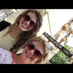 Meet your Posher, Lisa E